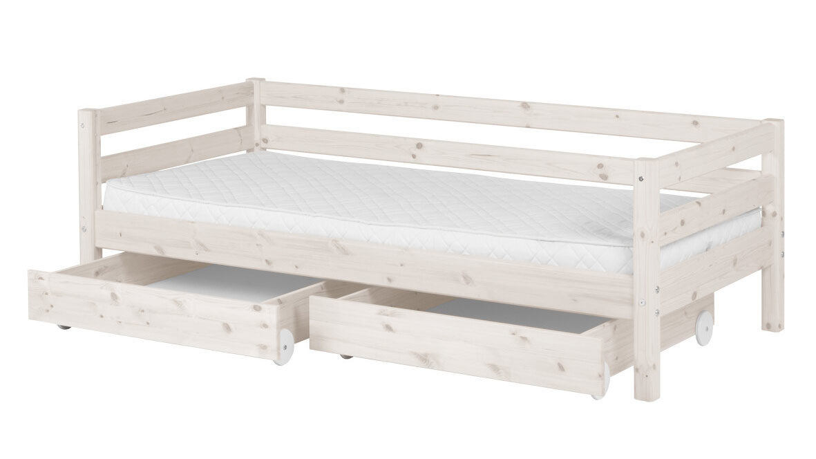 Einzelbett Flexa aus Holz in Weiß FLEXA Classic Bett mit Absturzsicherung und Schubladen 90x200 cm Kiefer weiss lasiert