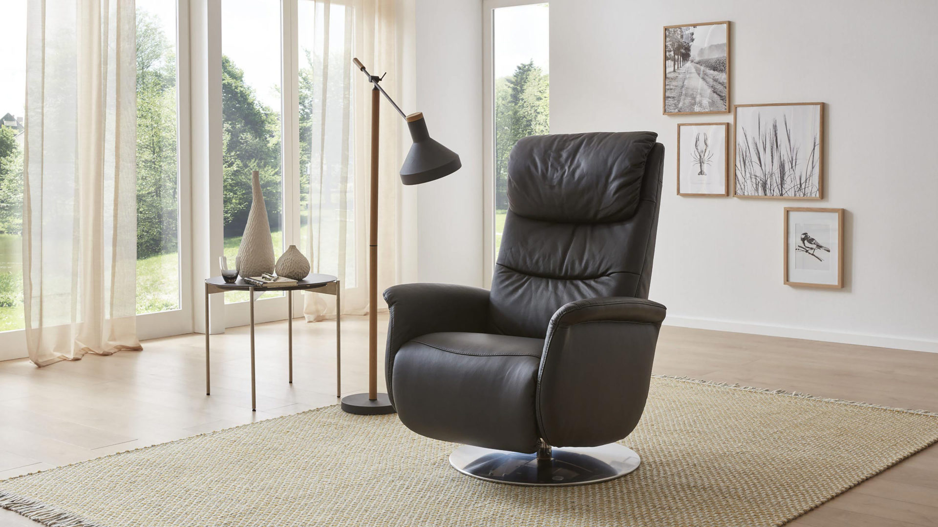 Relaxsessel comfortmaster besser sitzen, liegen, leben aus Leder in Schwarz Comfortmaster Fernsehsessel 9720 teerfarbenes LongLife-Rusticaleder  & edelstahlfarbener Tellerfuß