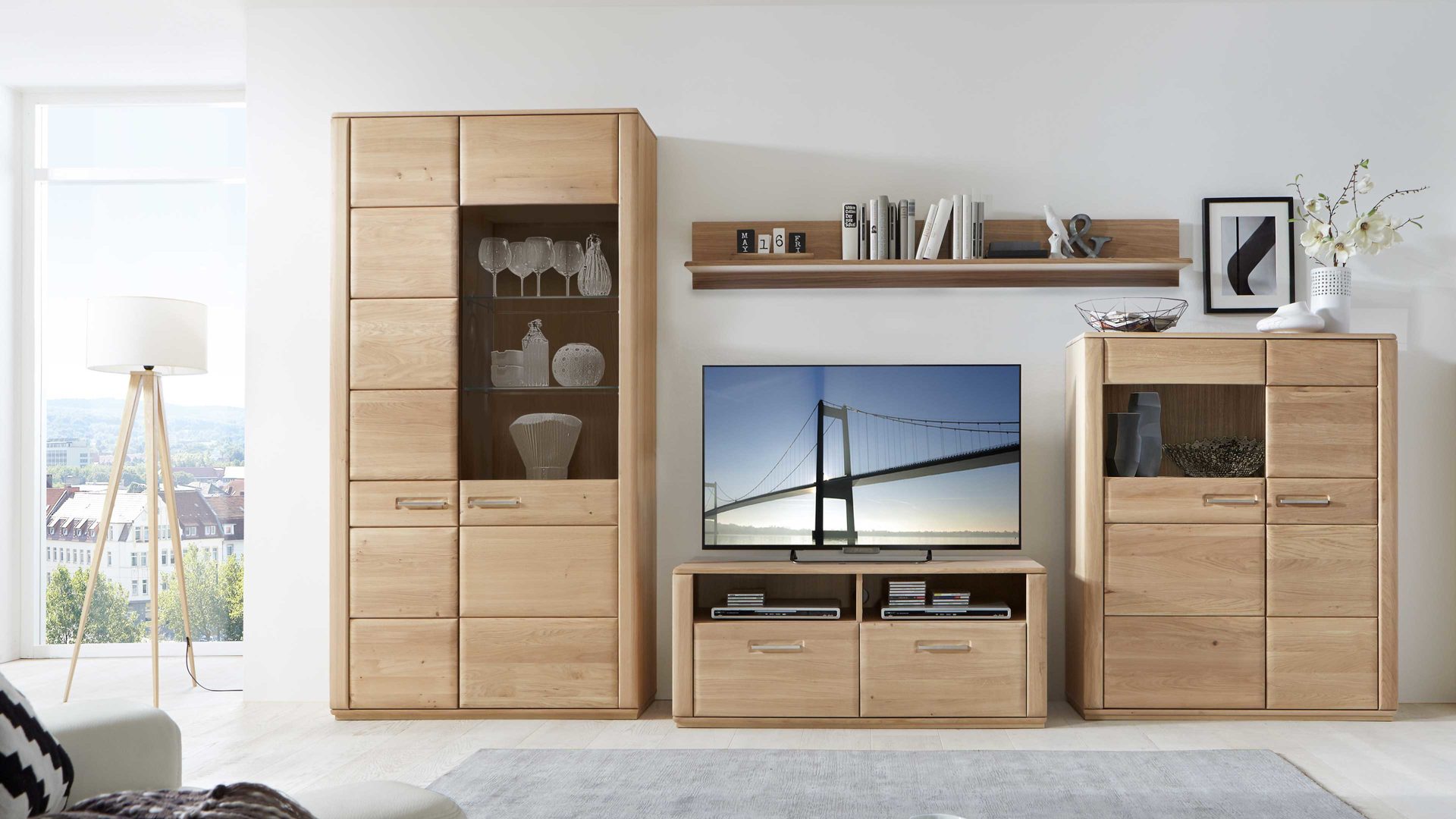 Wohnwand Mca furniture aus Holz in Holzfarben Hell Wohnprogramm Sena - Wohnwand mit Vitrine und TV-Schrank Eiche Bianco – vierteilig, Breite ca. 357 cm