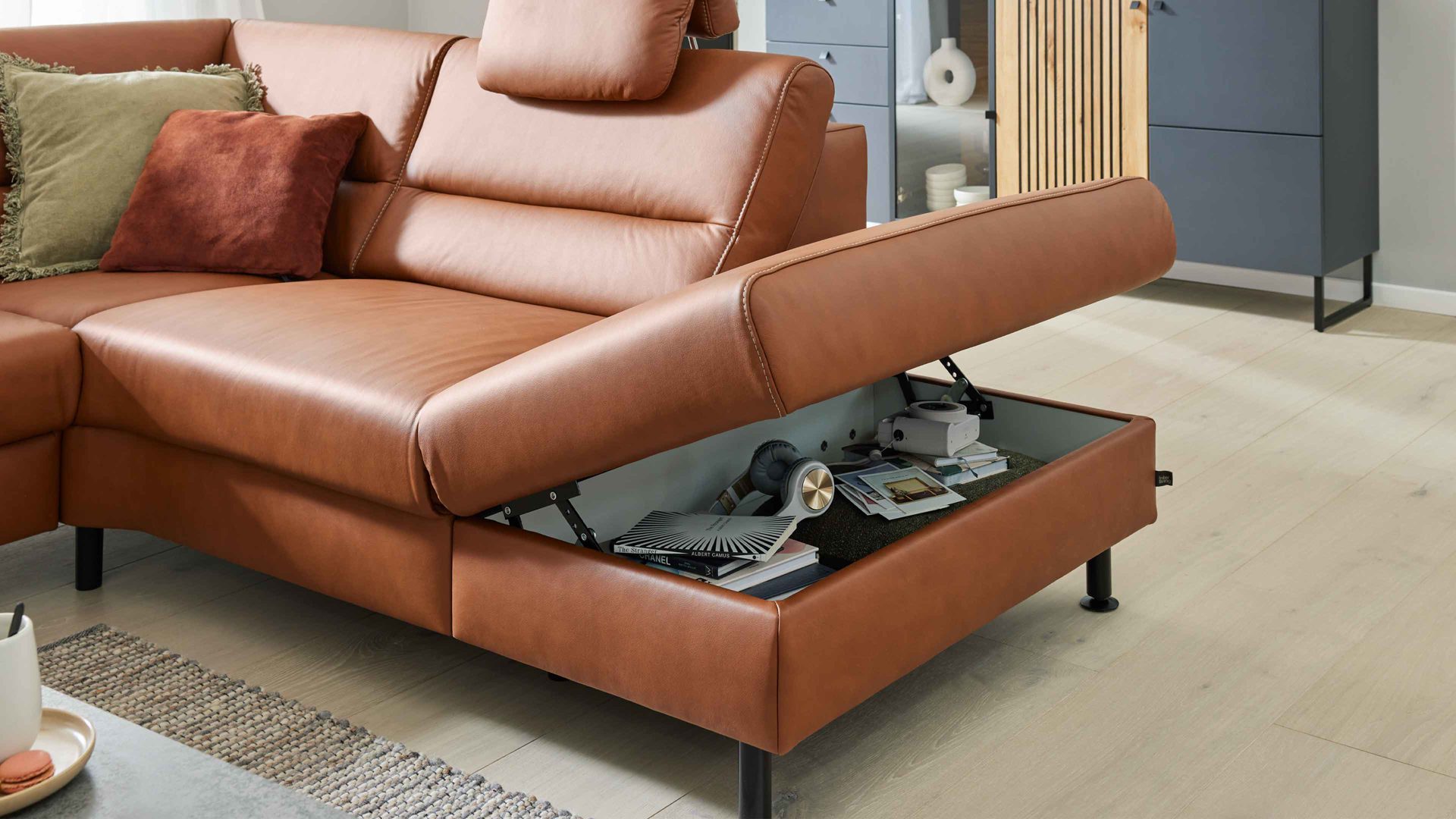 Funktion Interliving aus Metall in Transparent Interliving Sofa Serie 4355 – Aufklappfunktion F für Kombielement 1XKO