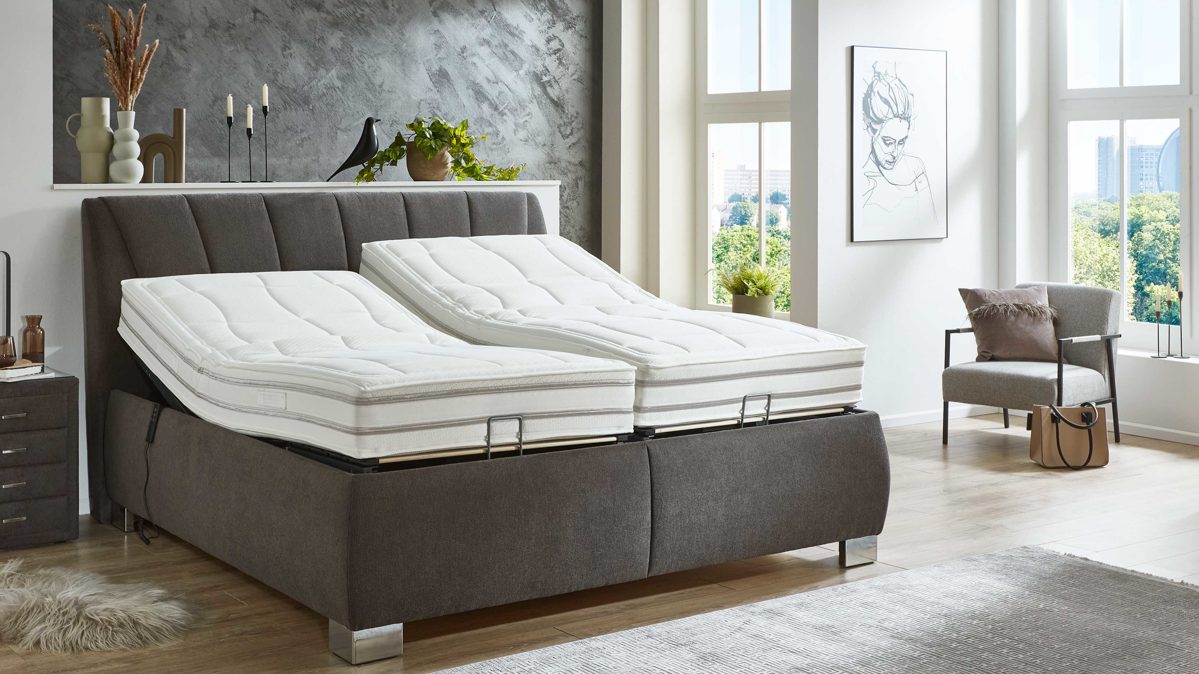 Boxspringbett comfortmaster besser sitzen, liegen, leben aus Stoff in Anthrazit Comfortmaster OC-PB23155 - Boxspringbett mit motorischen Lattenrahmen anthrazitfarbene Mikrofaser Billie – Liegefläche ca. 200 x 200 cm