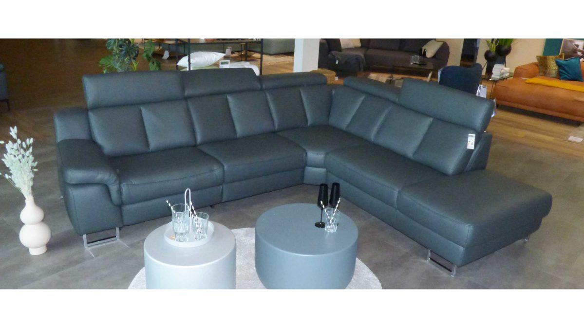 Ecksofa Interliving aus Leder Metall in Anthrazit Interliving Eckkombination Serie 4050 anthrazitfarbenes LongLife-Leder Credo & Metallfüße – Schenkelmaß ca. 300 x 261 cm