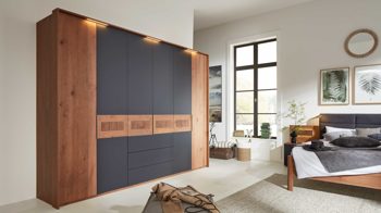 Kleiderschrank Interliving aus Holz in Dunkelgrau Interliving Schlafzimmer Serie 1022 – Kombischrank 7060 Basalt & Eiche Barrique - sechs Türen, drei Schubladen, Höhe ca. 229 cm