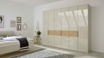 Kleiderschrank Interliving aus Holz in Beige Interliving Schlafzimmer Serie 1026 – Kleiderschrank 341 Champagner & Eiche bianco - sechs Türen, Breite ca. 300 cm