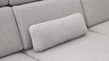 Einzelkissen Interliving aus Stoff in Hellgrau Interliving Sofa Serie 4251 – Nierenkissen platinfarbener Bezug Vaneo 7