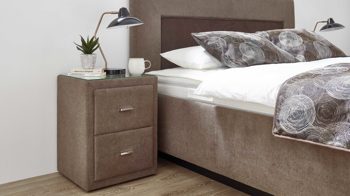 Nachtkommode comfortmaster besser sitzen, liegen, leben aus Stoff in Braun Comfortmaster Dreamplace 2.0 - Nachtkommode 46 steinfarbene Mikrofaser Nele 432006 – zwei Schubladen